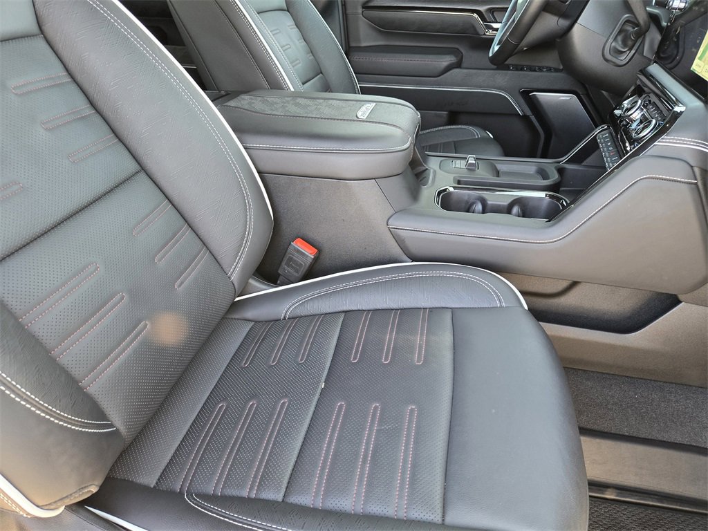 Used 2025 GMC Sierra 2500 AT4X image 19
