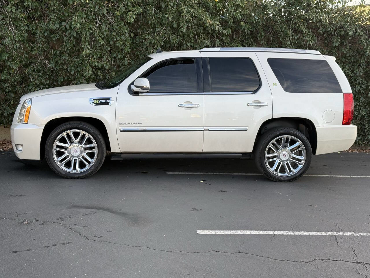 Used 2012 Cadillac Escalade Platinum image 6