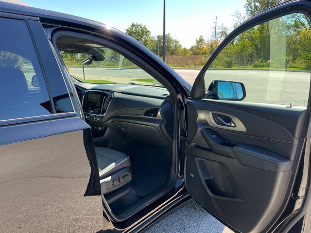 Used 2023 Chevrolet Traverse Premier w/ Redline Edition AWD/4WD image 17
