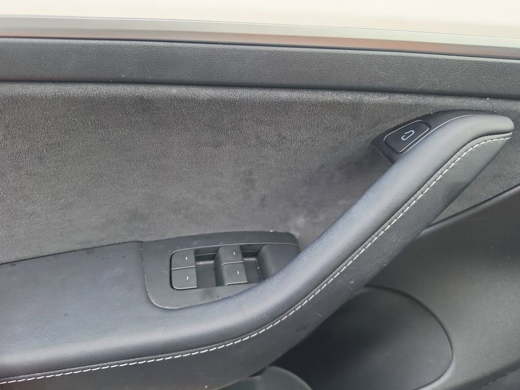 Used 2023 Tesla Model 3 Standard Range image 19