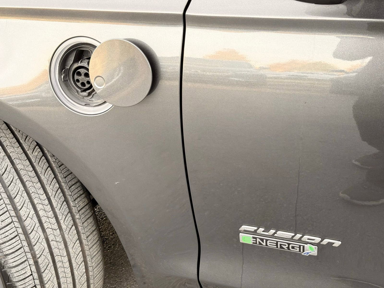 Used 2018 Ford Fusion Energi SE image 14