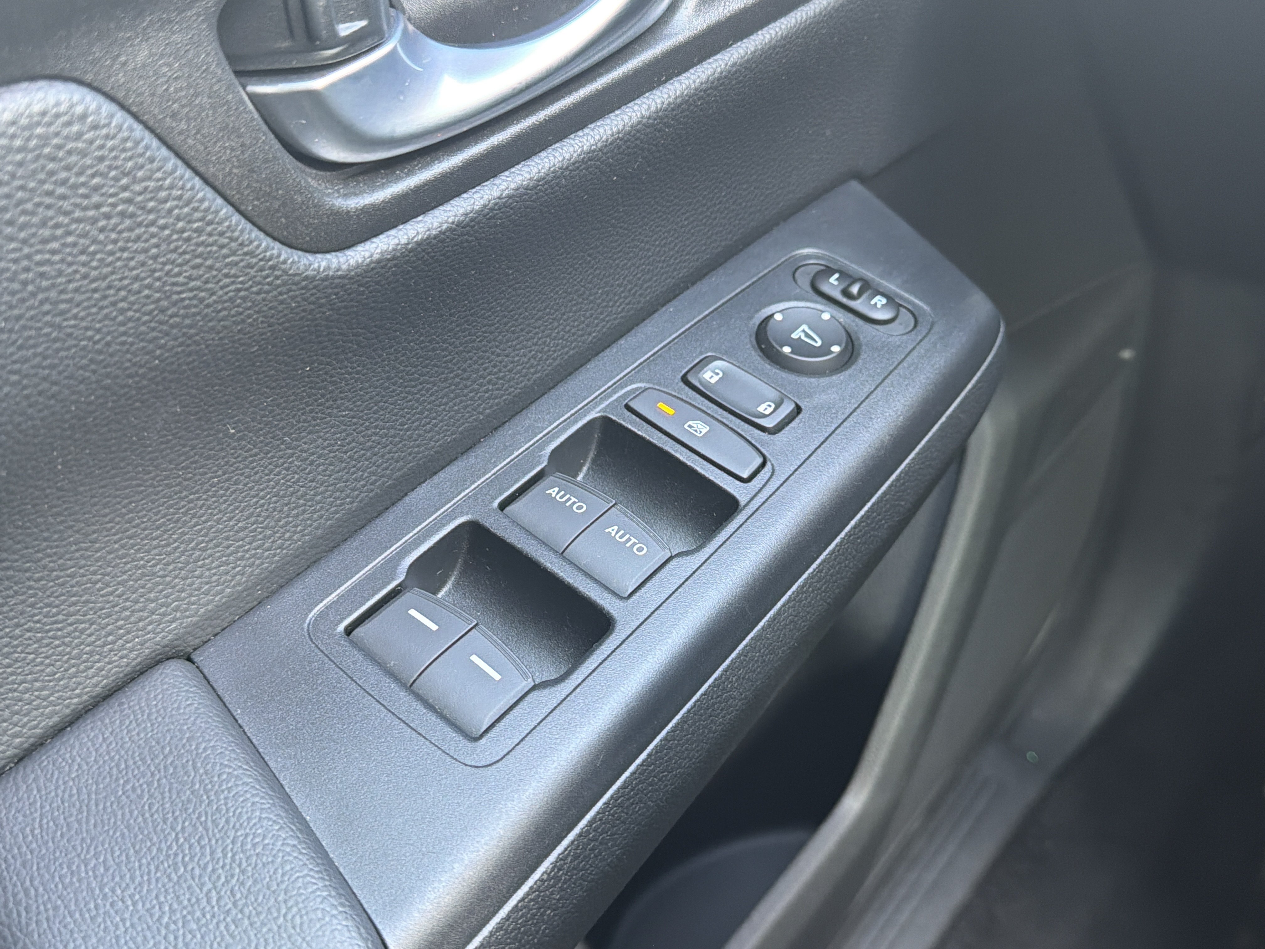 Certified 2025 Honda CR-V EX image 3