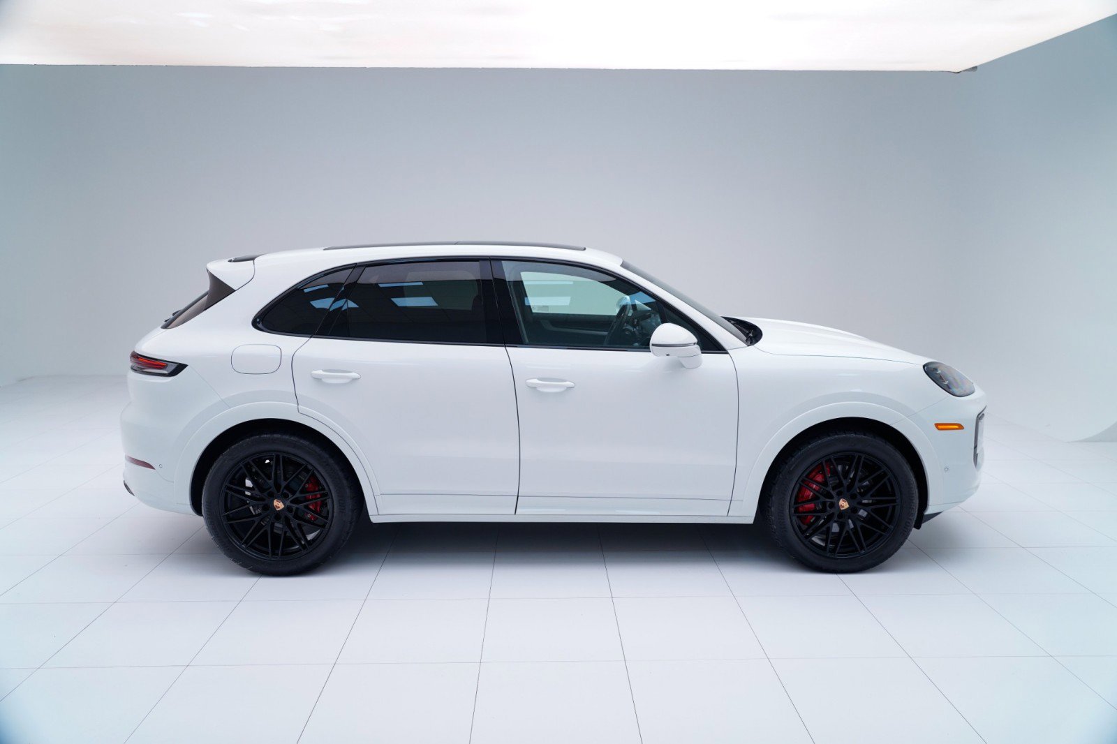 Used 2025 Porsche Cayenne S image 8