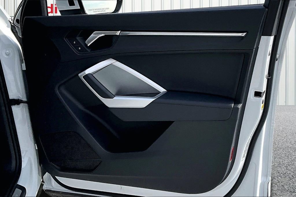 Used 2024 Audi Q3 2.0T Premium Plus w/ Premium Plus Package image 29