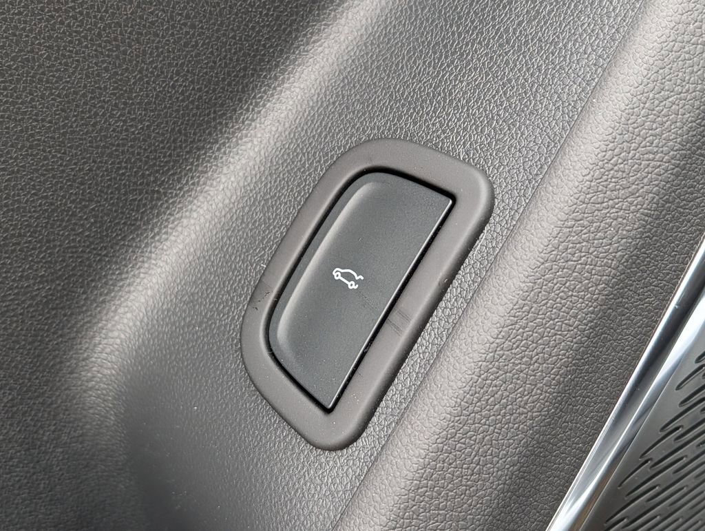 New 2026 GMC Acadia Denali Ultimate w/ LPO, Floor Liner Package AWD/4WD image 40