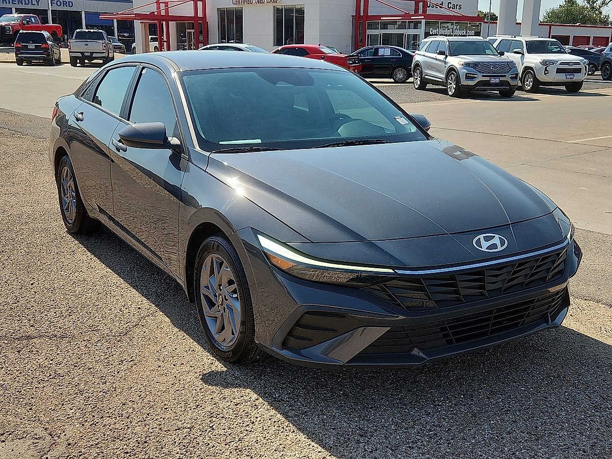 Used 2024 Hyundai Elantra Blue image 4