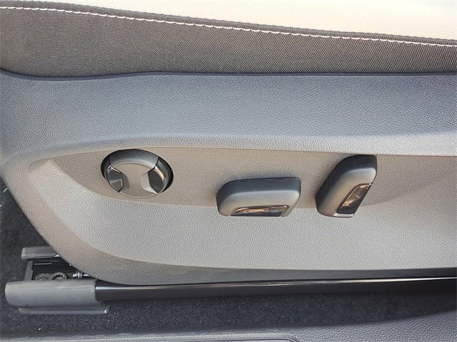 New 2025 Volkswagen Taos SE image 10