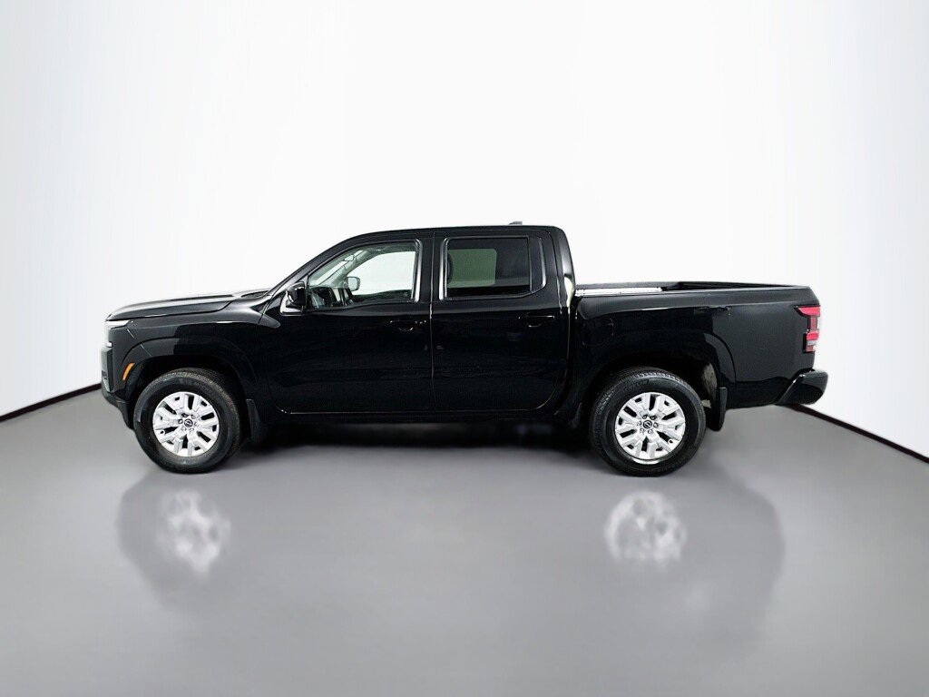 Used 2023 Nissan Frontier SV w/ SV Premium Package image 2