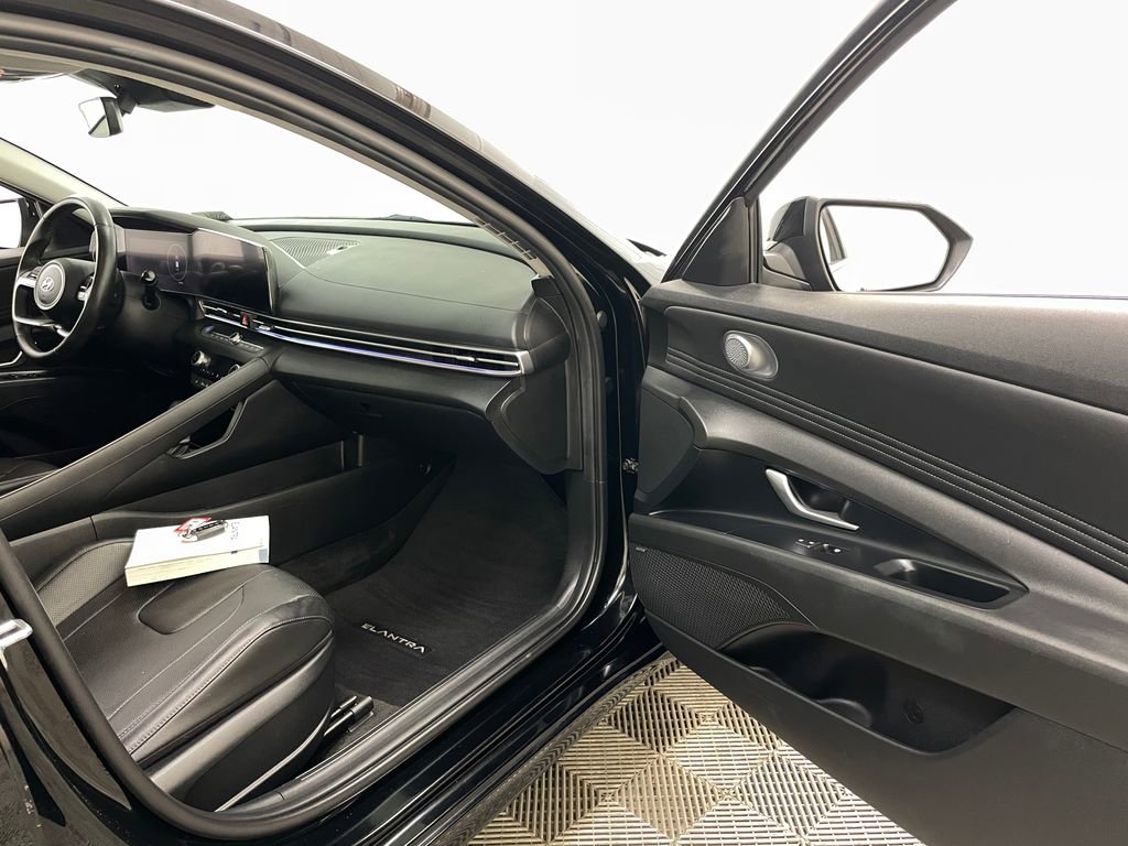 Used 2023 Hyundai Elantra Limited w/ Preferred Accessory Package FWD image 35