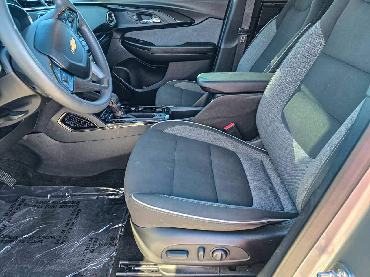 Used 2023 Chevrolet TrailBlazer LT FWD image 13