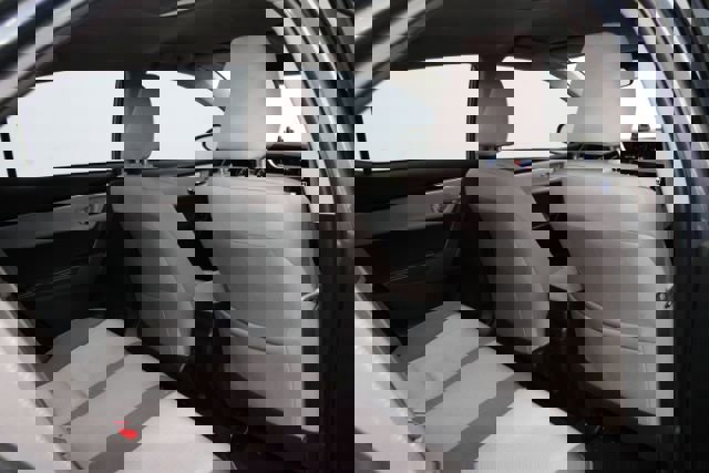 Used 2018 Toyota Corolla LE image 19