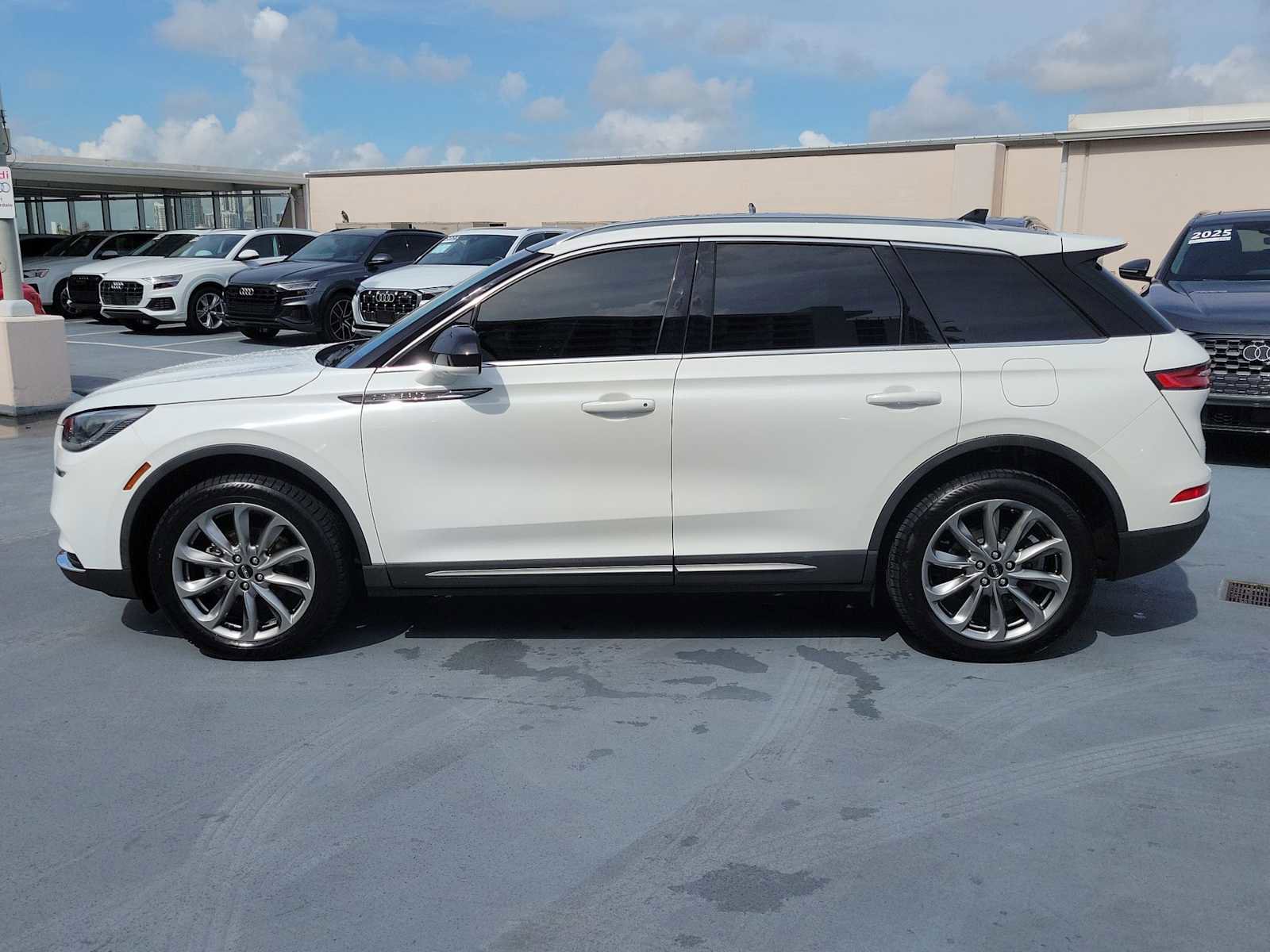 Used 2021 Lincoln Corsair AWD w/ Premium Package image 3