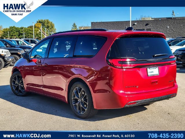 Used 2025 Chrysler Pacifica Limited FWD image 7