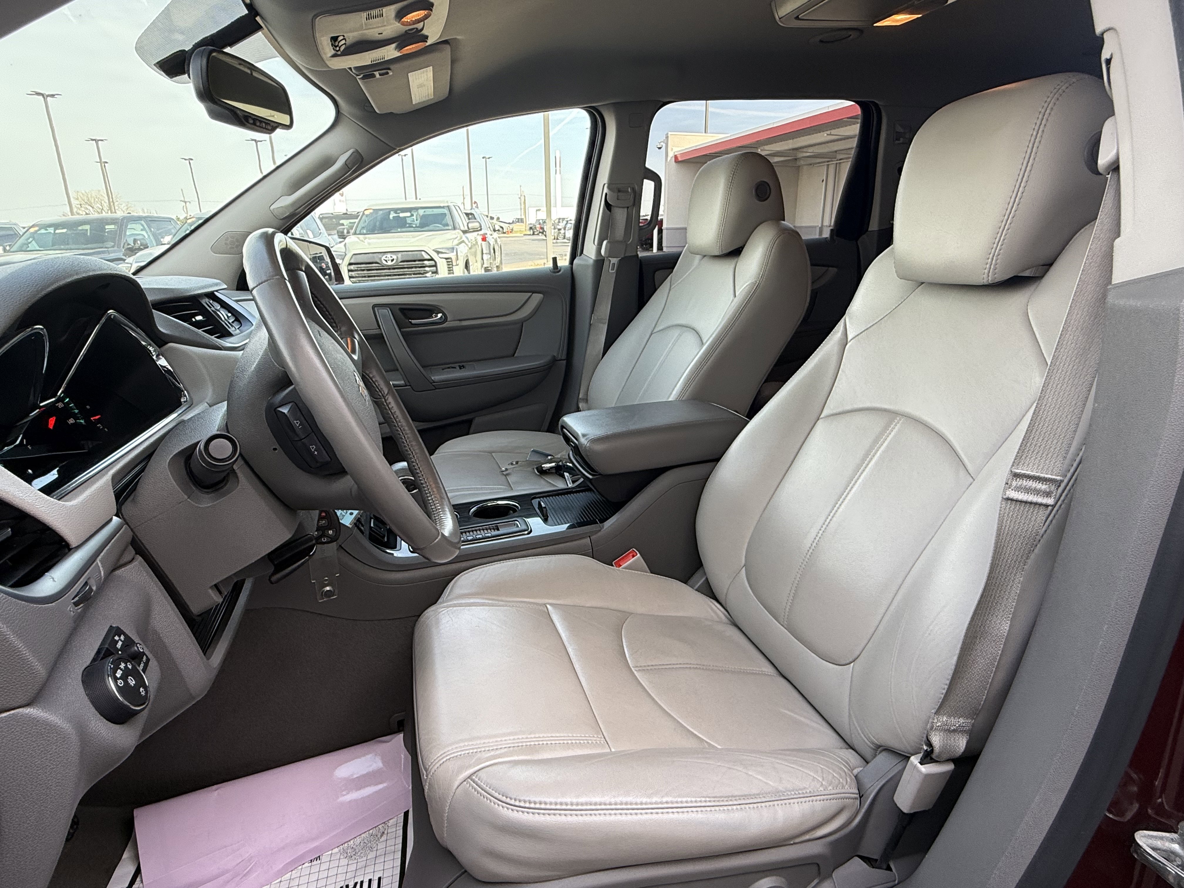 Used 2017 Chevrolet Traverse LT image 5