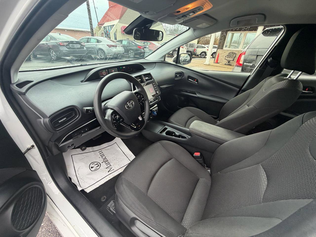 Used 2021 Toyota Prius LE FWD image 10