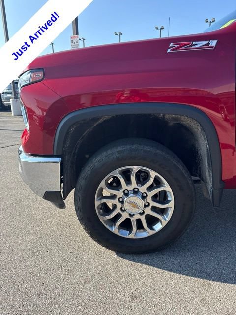 Used 2025 Chevrolet Silverado 2500 LTZ w/ LTZ Convenience Package AWD/4WD image 9