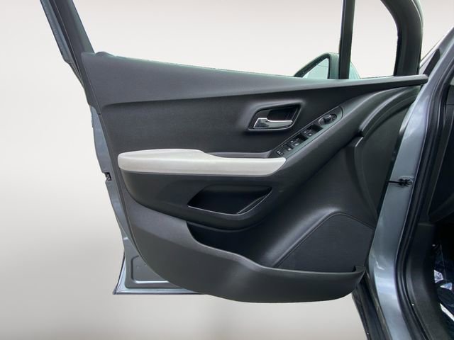 Used 2020 Chevrolet Trax LS w/ Tint and Cruise Package image 16