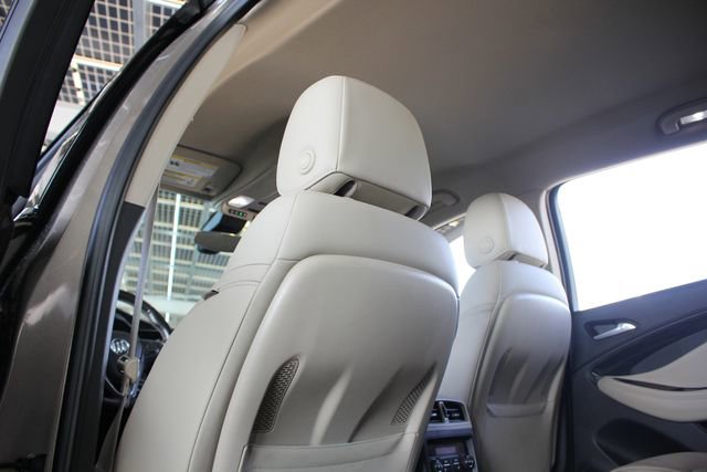 Used 2018 Buick Envision Premium w/ Driver Confidence Package image 31
