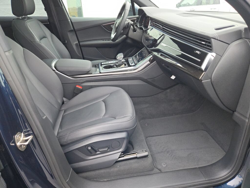 Used 2025 Audi Q7 3.0T Premium Plus AWD/4WD image 7