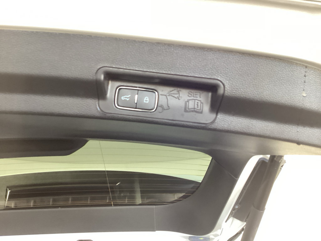 Used 2023 Ford Explorer XLT AWD/4WD image 34