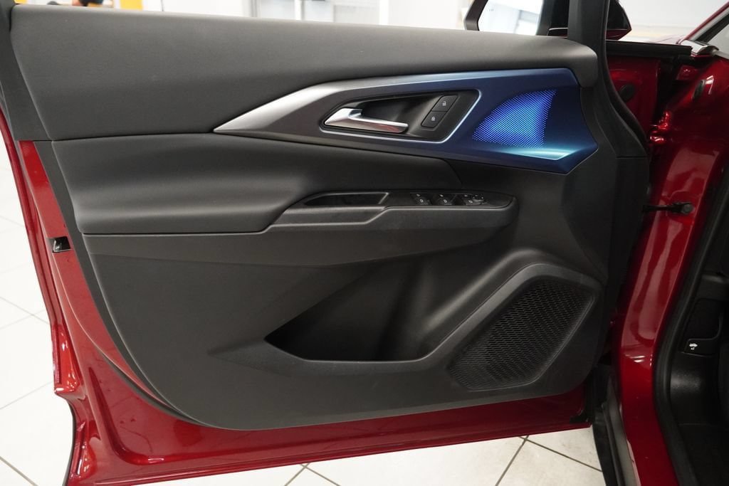 New 2026 Chevrolet Equinox EV LT w/ LPO, Blackout Package FWD image 17
