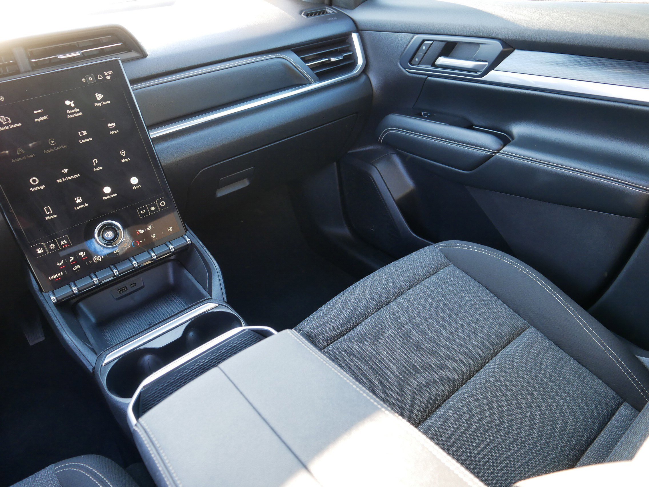 Used 2025 GMC Terrain Elevation image 11