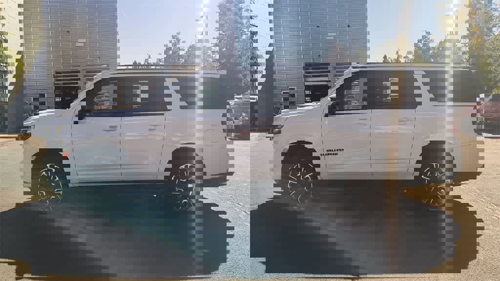 Used 2021 Chevrolet Suburban RST w/ Luxury Package image 5