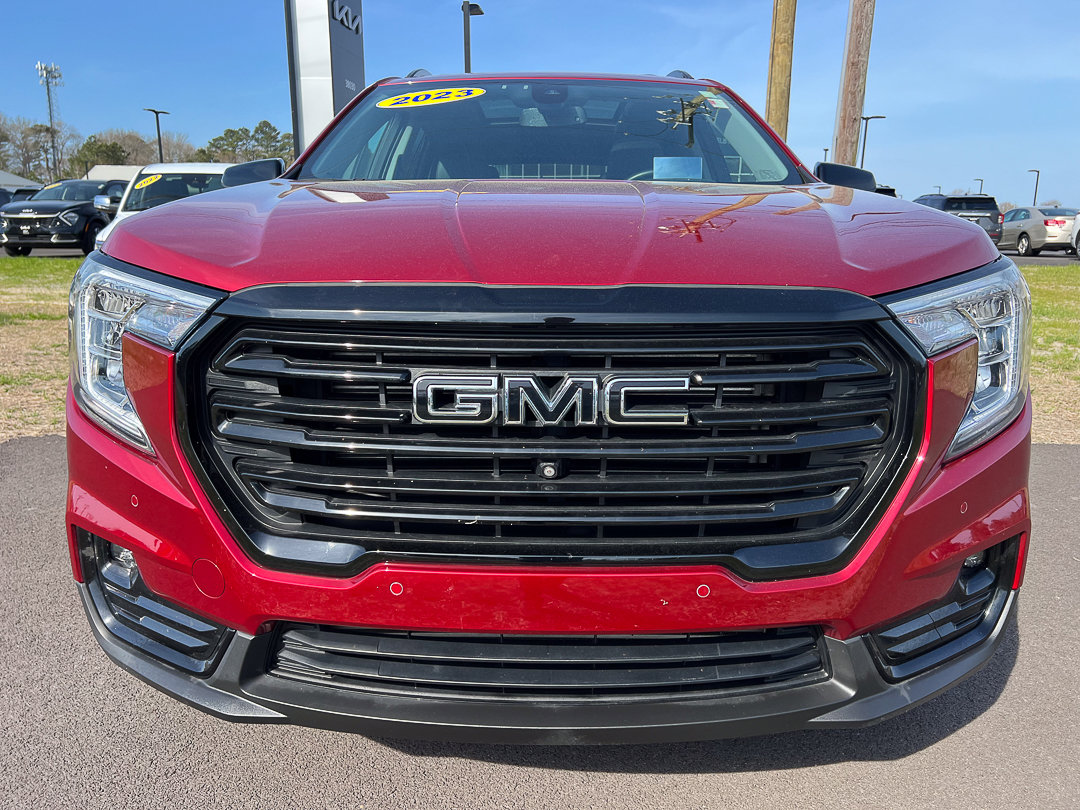 Used 2023 GMC Terrain SLT w/ Tech Package image 14