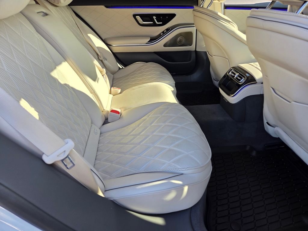 Used 2025 Mercedes-Benz S 580e 4MATIC Sedan image 39