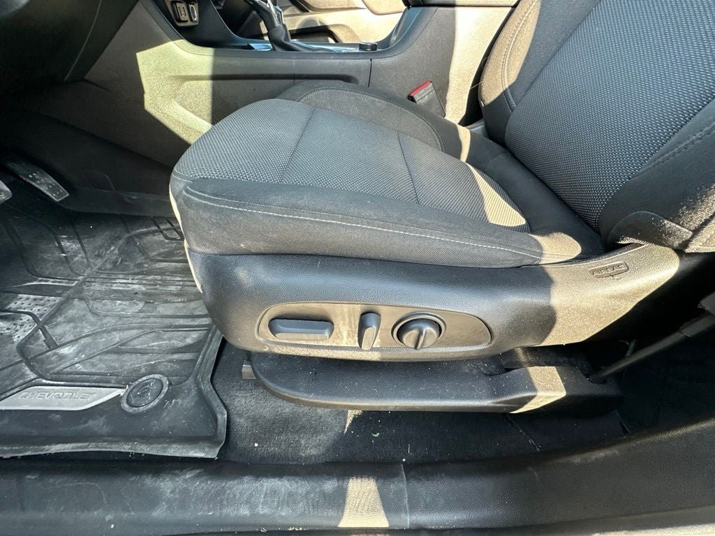 Used 2022 Chevrolet Traverse LT w/ LPO, Floor Liner Package FWD image 12