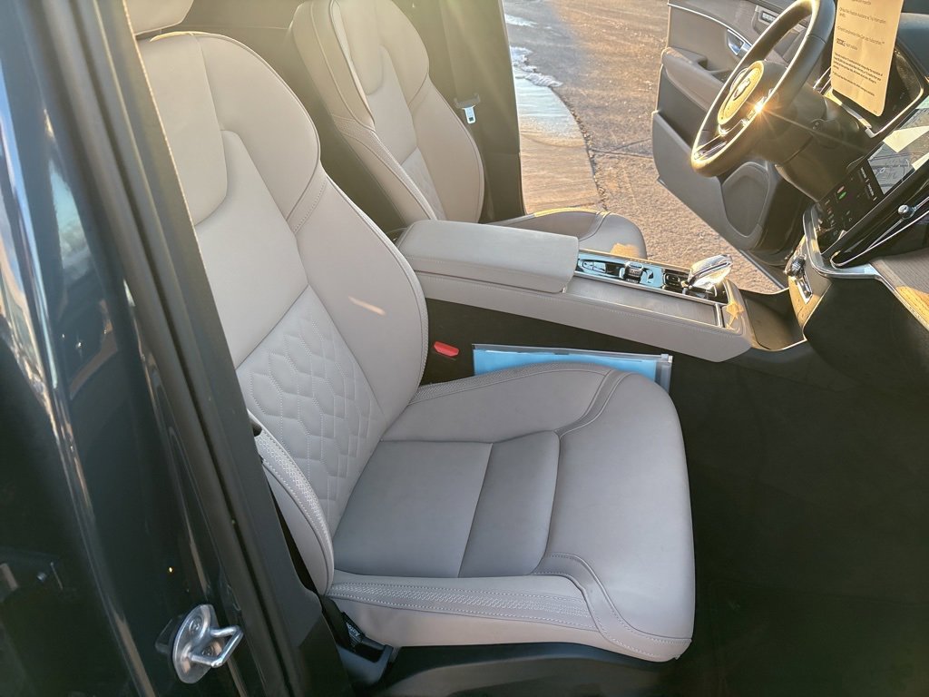 Certified 2025 Volvo XC90 B6 Plus image 43