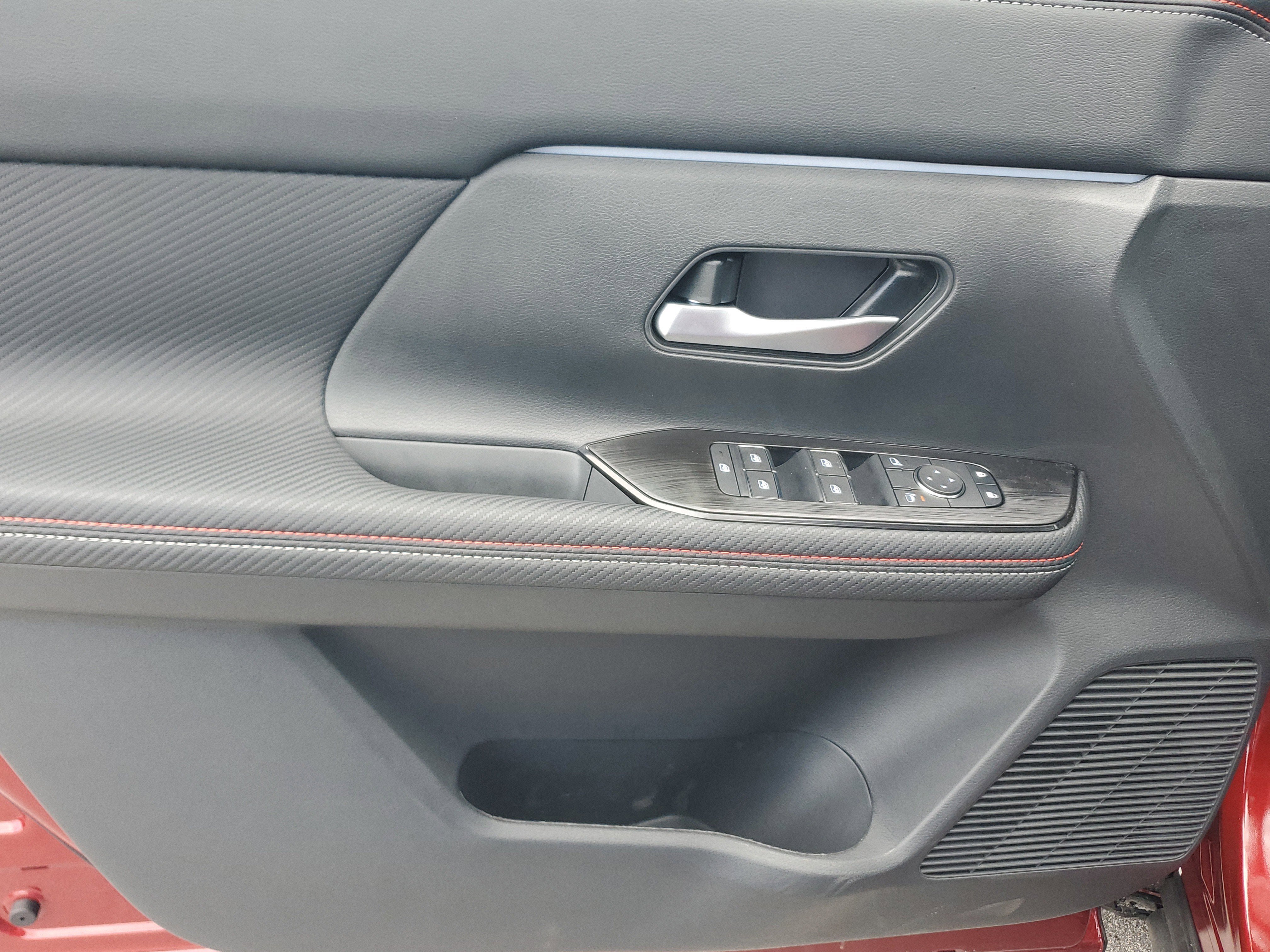 New 2026 Nissan Kicks SR FWD image 12