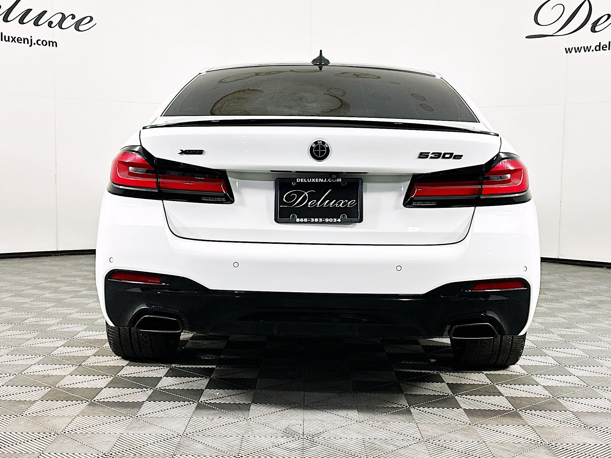 Used 2022 BMW 530e xDrive w/ Premium Package image 5