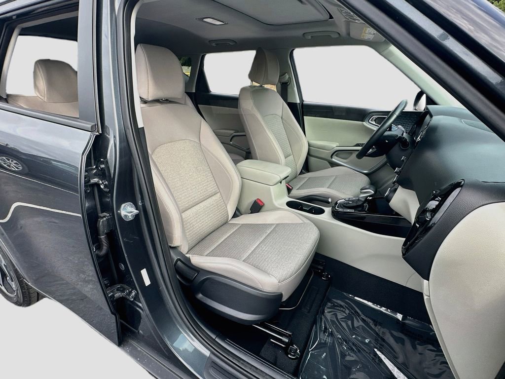 Certified 2023 Kia Soul EX FWD image 28