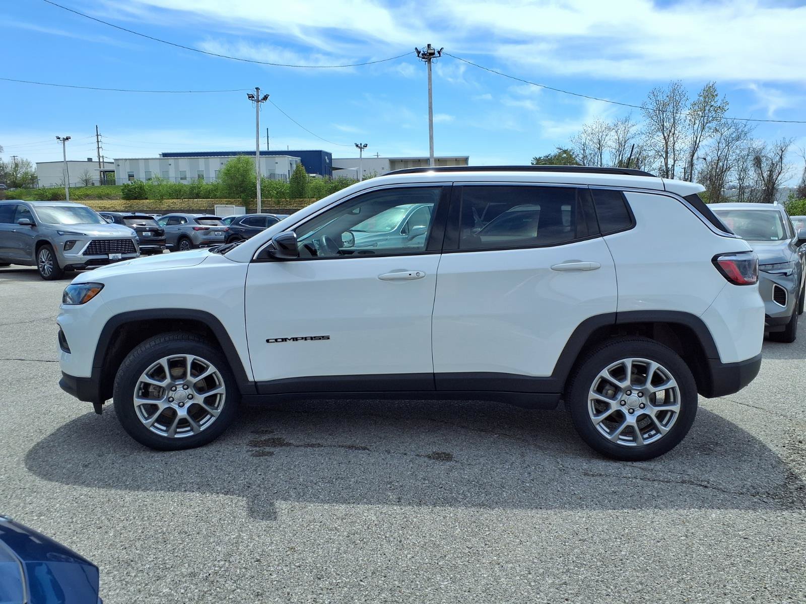 Used 2022 Jeep Compass Latitude AWD/4WD image 35