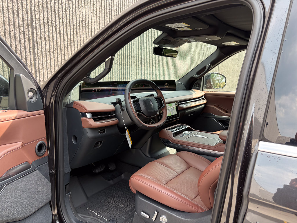 New 2027 Lincoln Navigator Reserve AWD/4WD image 10
