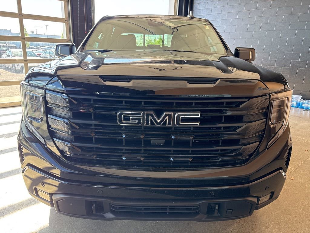 Used 2025 GMC Sierra 1500 Elevation w/ Elevation Premium Package AWD/4WD image 4