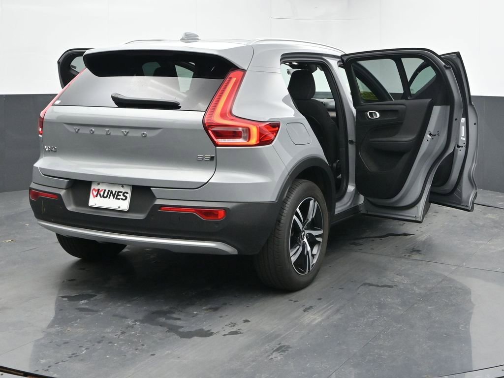 Used 2025 Volvo XC40 B5 Core image 51