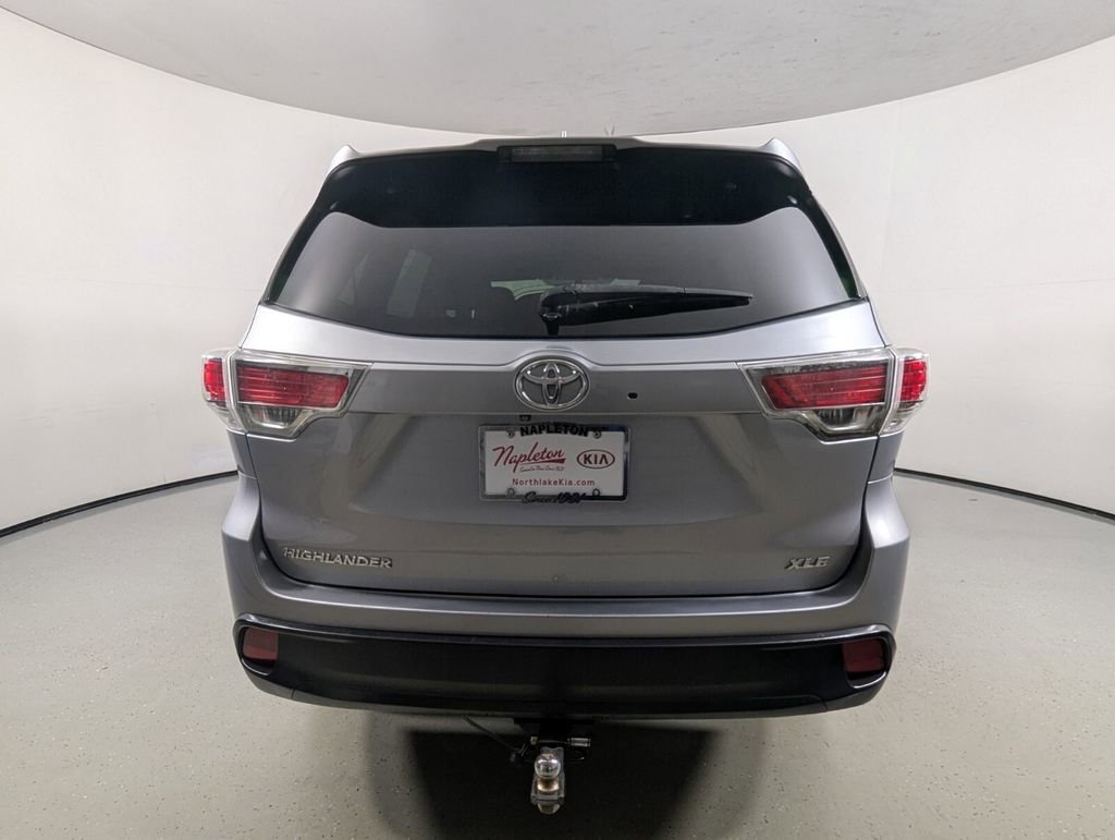 Used 2016 Toyota Highlander XLE FWD image 6