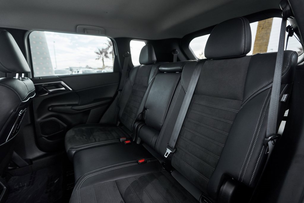 Used 2023 Mitsubishi Outlander SE image 27