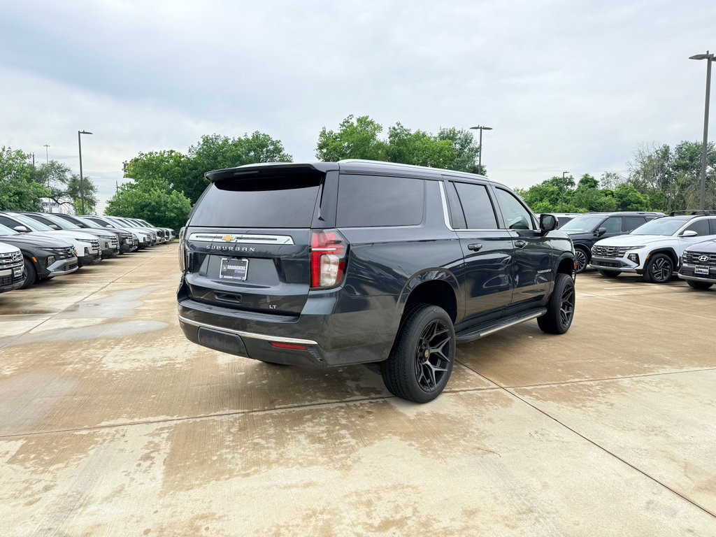 Used 2022 Chevrolet Suburban LT RWD image 7