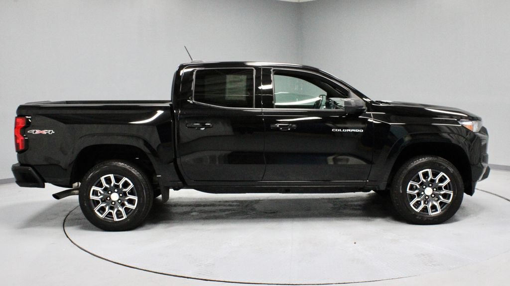 Used 2023 Chevrolet Colorado LT w/ LT Convenience Package II AWD/4WD image 10