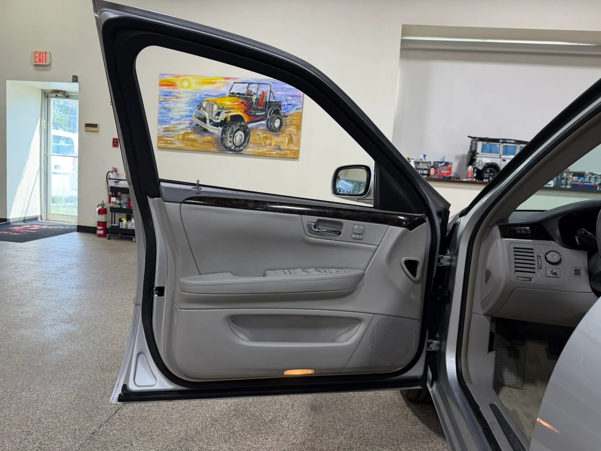 Used 2009 Cadillac DTS w/ Trunk Convenience Package FWD image 21
