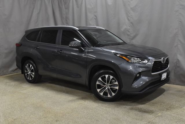 Used 2023 Toyota Highlander XLE image 4