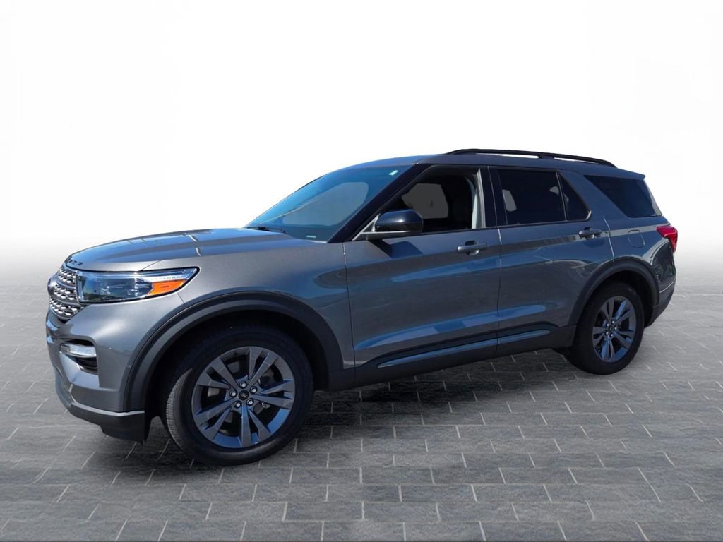 Used 2023 Ford Explorer XLT w/ Equipment Group 202A RWD image 2