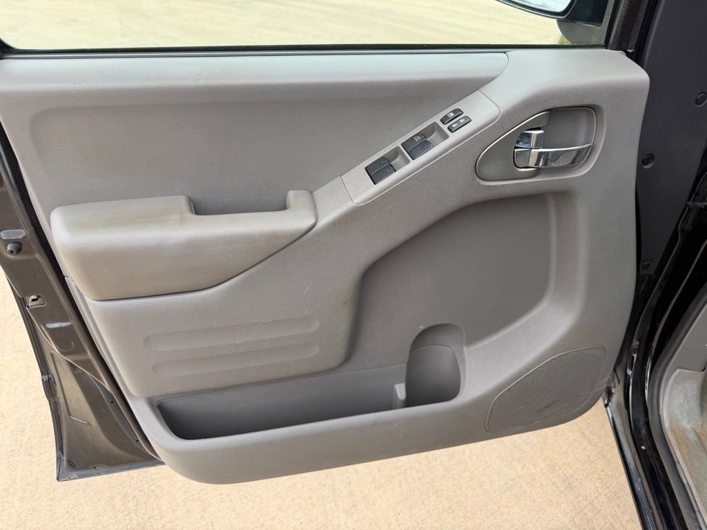 Used 2016 Nissan Frontier SV image 12