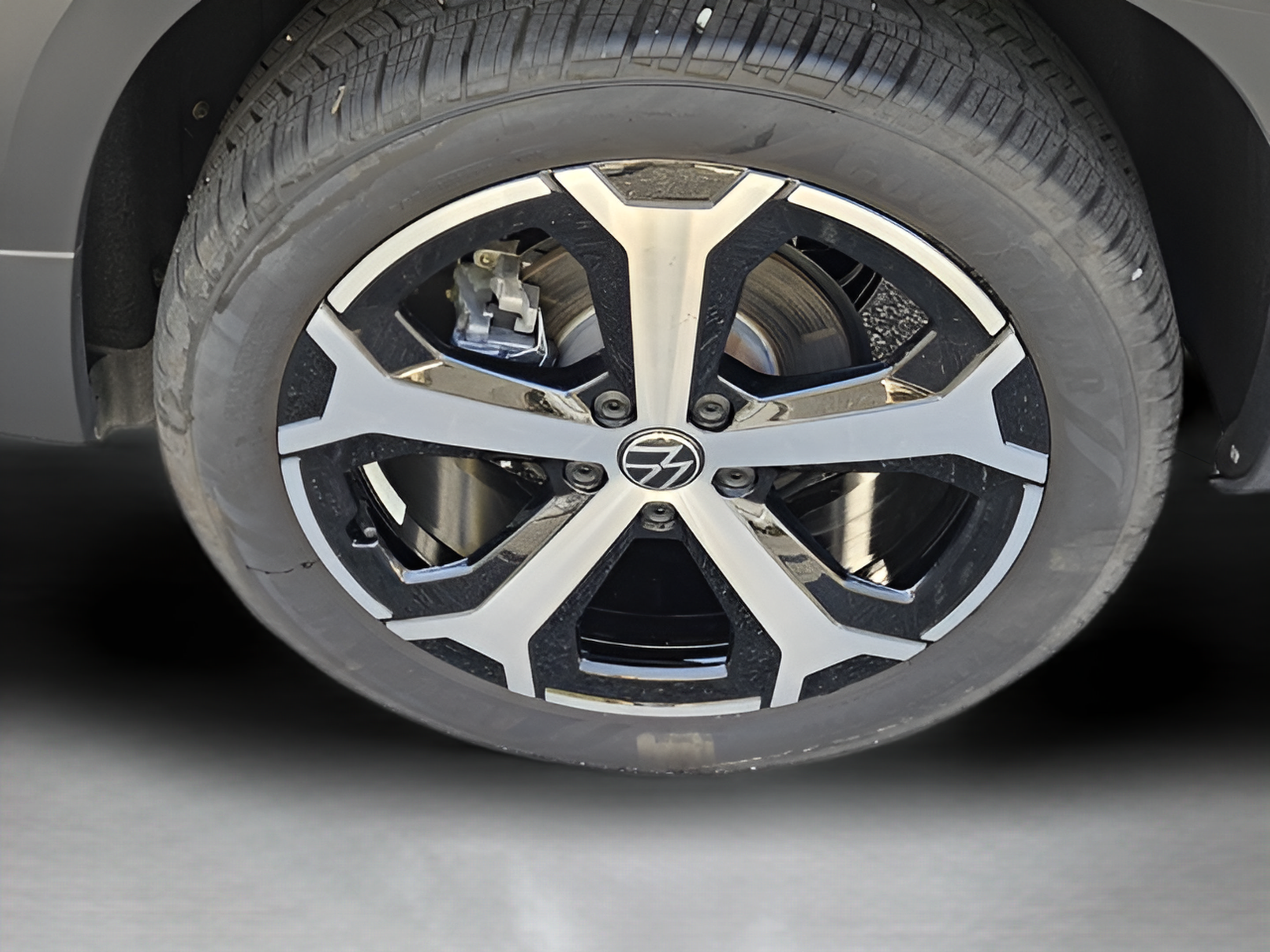 Used 2025 Volkswagen Taos SEL AWD/4WD image 30