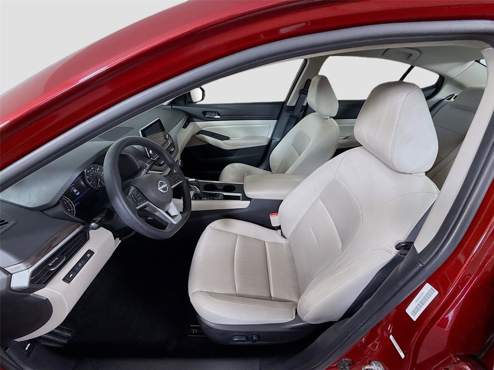 Used 2025 Nissan Altima 2.5 SV FWD image 13