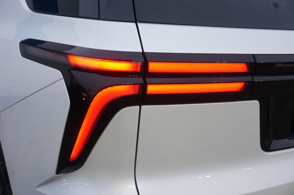 Certified 2025 Chevrolet Traverse High Country image 39