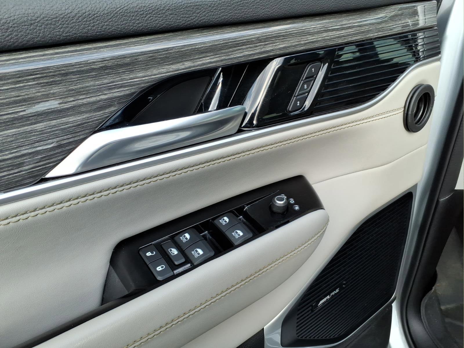 Used 2022 Jeep Wagoneer Series III w/ Flexible Seating Group image 21